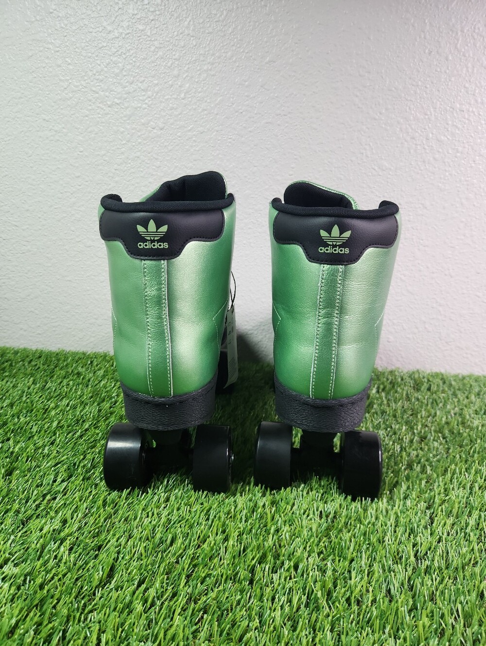 Adidas Superstar 82 Roller Skates Metallic Green Men Size 10.5 JS4042 MSRP $200 - Picture 8 of 13